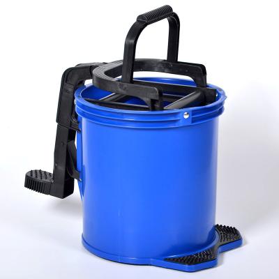 China Sustainable 16L Plastic Mop Roller wringer Bucket with metal Plastic Mechanism for sale