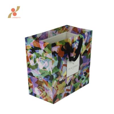 China High Quality Recyclable Cardboard Cotton Rope Gift Packaging Bag for sale