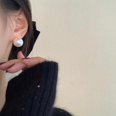 China CLASSIC Wholesale French retro small simple fashional high sense gentle ear accessories OL elegant 925 silver needle pearl stud earrings for sale