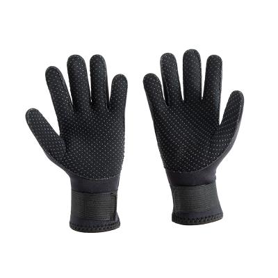 China Waterproof 3MM Mens Winter Swimming Snorkeling Wear Resistant Non Slip Warm And Cold Dive Gloves for sale