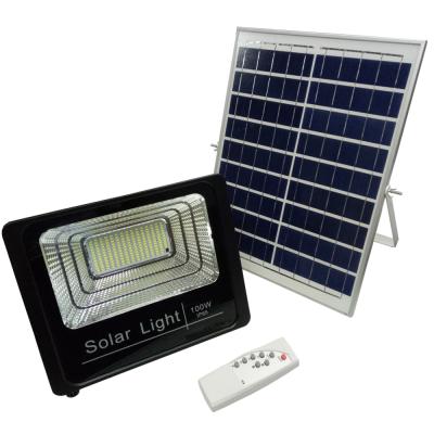 China Garden Led 100W 200w Solar Power Dusk To Dawn Led Flood Light Outdoor IP66 for sale