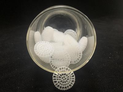 Китай Реакторы Biofilm HDPE белые на обработка сточных вод 25X4mm продается