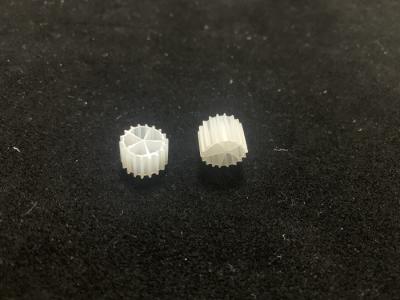 中国 FDAの新しいHDPEの生物フィルムのHDPEフィルター媒体16X10mm 販売のため