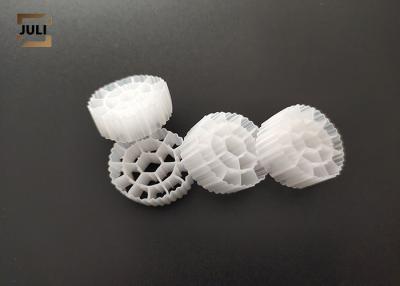 Cina materiale bianco dell'HDPE del vergine di media di colore MBBR di dimensione di 25x10mm bio- per lo stagno di pesce in vendita