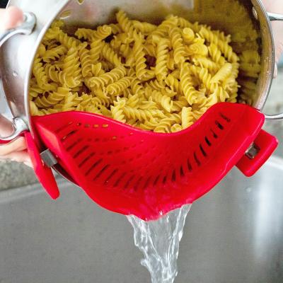 China Kitchen Instrument Pasta Dish Rack Pot Tension Stocked Colander Cuts Cooking Basket Food Clip On Silicone Strainer for sale