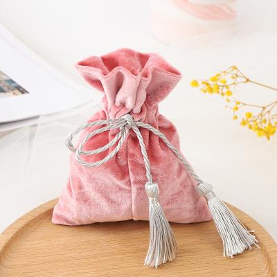 China Round Bottom Drawstring In Running Color Flannel Jewelry Drawstring Bags Earphone Drawstring Gift Bag for sale