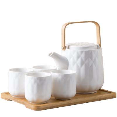 China Conjunto de té de porcelana de tipo cerámico sostenible de 6 tazas de té blanco japonés con caja de regalo en venta