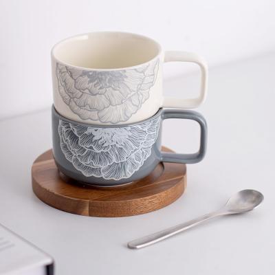 China Floral Blue Ceramic Coffee Cup And Wooden Saucer Porcelain Kaffeetasse With Wood Matt for sale