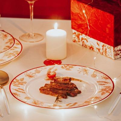 China Weihnachtsgeschirr Set Knochen Geschenk für Weihnachten 2023 Pflanzenmuster Art Dinnerware Typ zu verkaufen