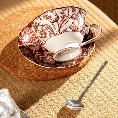 China Porcelana fresca de grado alimenticio Tazas y platillos de flores rojos para el lujoso té de la tarde en venta