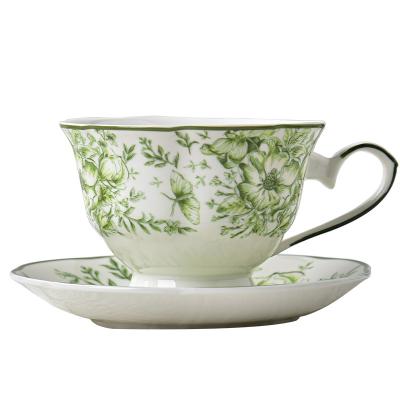 China Taza de té de porcelana y platillo con cuchara de diseño floral francés de época de 200 ml de capacidad en venta