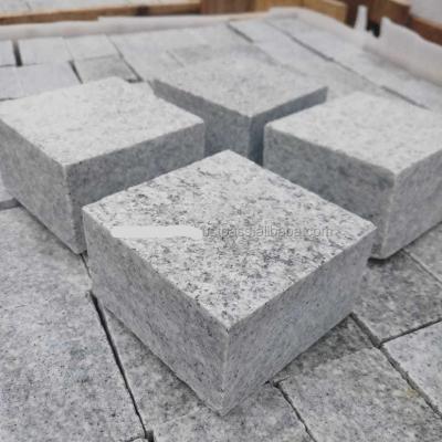 China Traditional Gray Granite Cubes Flamed Surface Paver Stones 10x10cm Sawed Edges Driveway Parking Pavers Wholesale Paving for sale