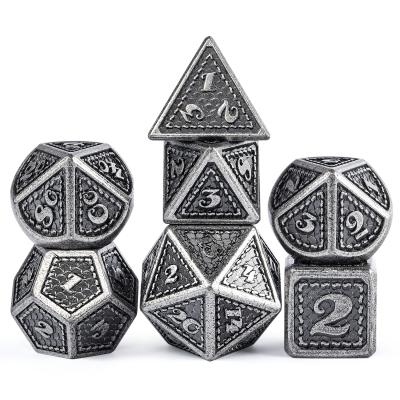 China Antique Silver Edge Table Games 7 Piece Metal Polyhedral Die Dungeons and Dragons D&D Dragon Scale Metal Dice Set for sale