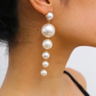 China Luxury BOHEMIA keshi akoya B01944 round big pearl earring jewelry and gold Bohemian bridal pearl long drop dangle earrings jewelry 2021 for sale