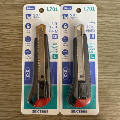 中国 L701 Safety Utility Knife And Blades Cutter Retractable SK2 Steel Blade Ergonomic Grip 販売のため