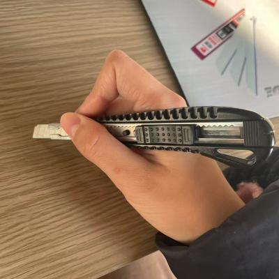 China Snap Off Blade Type Cutter Knife With Retractable Blade à venda