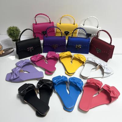 China Fashoion 2022 new fashionable ladies purse and shoe PVC handbags Jelly Bag Women Hand Bags sets flat sandal and purse match sets for sale