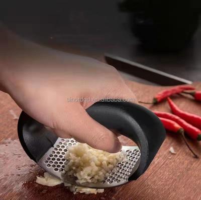 China Viable Kitchen Chopper Presser Crusher Good Grip Manual Stainless Steel Soft Plastic Garlic Press for sale