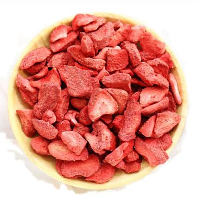 China Wholesale Dried Market Price Crispy Snacks No Additives No Preservatives Freeze Dried Strawberry Whole Fruit Dried Strawberry for sale