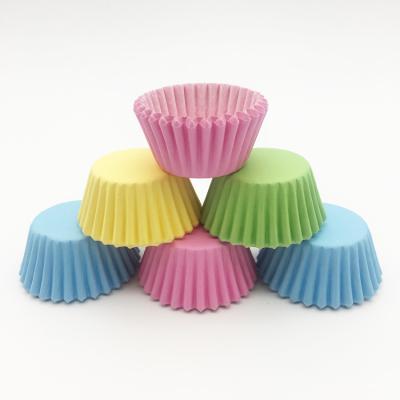 China Disposable Cupcake Baking Paper Cups 75mm Dia Disposable Muffin Cake Liners, Wholesale Cupcake Liners for sale