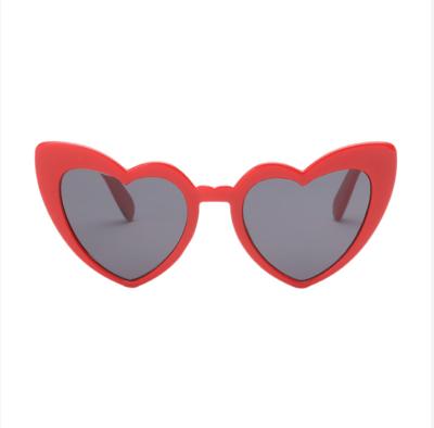 China Fashion sunglasses wholesale good quality big frame black heart sunglasses for ladies for sale