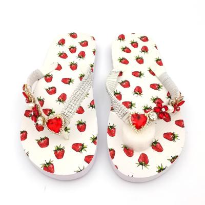 China Summer Children Flat Sandals Heart Round Shoes Round Flower Diamonds Rhinestone Fruit Girls Flip Flops Kids Strawberry Print Slippers for sale