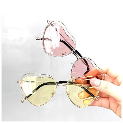 China 2023 new designer baby brand heart sunglass colorful metal kids sunglasses unisex luxury gradient metal sunglasses for sale