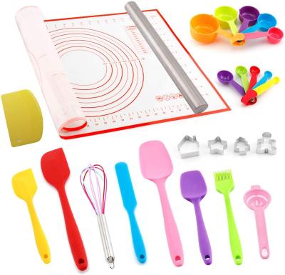 China Sustainable baking tools, rolling pin, cookie cutters, pastry mat, measuring cups and cups, dough scraper, silicone spatulas set for sale