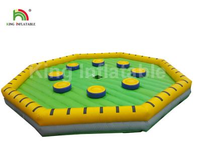 China Fuera de juego inflable del deporte de la fusión del desafío amarillo con la máquina rotativa en venta