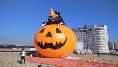 中国 4m黒猫が付いている膨脹可能な広告プロダクト ハロウィンのカボチャ 販売のため