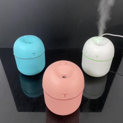 China Household 2023 Portable Mini Humidifier Car 220ml Small Cool Mist Humidifier USB diffuser Personal Desktop for Bedroom Travel Office Home for sale