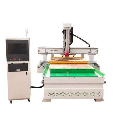 China Hotels ATC 1325 CNC Router For Wood /4x8 FT CNC Router With Auto Tool Changer for sale