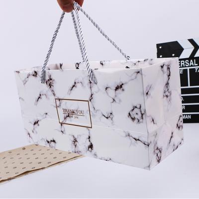 China Recycled Materials Paper Gift Bag For Gold Hot Food Packaging And Baking Packaging for sale