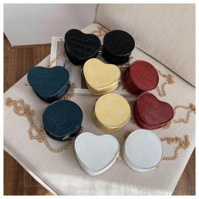 China 2022 Cute High Quality Student Heart Shape Round Kids Pinch Women Purses Zipper Coin Chain Purse for sale