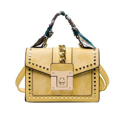 China Luxury Fashion Brand Rivet Ladies Messenger Crossbody Sling Bags Famous Design Chain Clips Handbags Shoulder Bag for sale