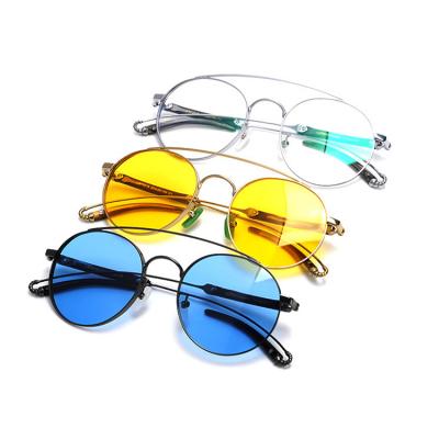 China Fashoin Good Quality Sunglasses Shape Titanium Sunglasses For Lady And Men for sale