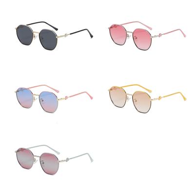 China 2021 Fashion Kids Sunglasses Logo Cute Colorful Custom Design TAC Pink Polarized Children Sunglasses for sale