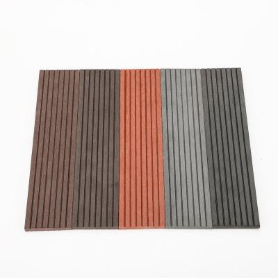 China Modern outdoor wooden DIY 300x300x21mm wpc plastic composite tiles for garden for sale