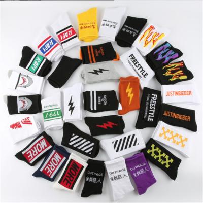 China Fashion Breathable Wholesale Hip Hop Street Color Men Cotton Letter White Socks for sale