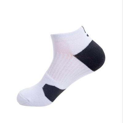 China OEM Breathable Breathable Basketball Socks Mens Sports Socks Custom Logo for sale