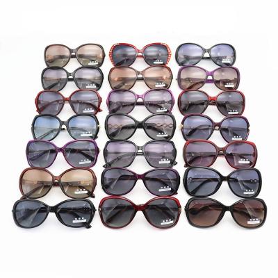 China Fashion and classic styles matched fashion ready stock plastic woman polarized sunglasses uv400 for sale