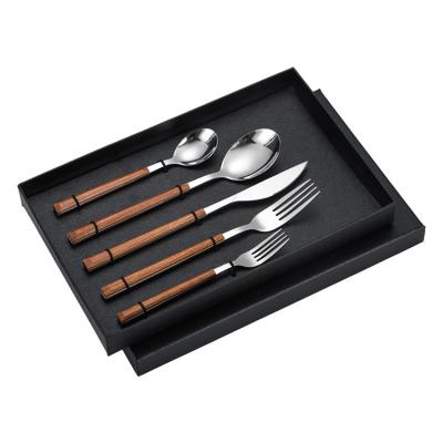 China Viable 4pcs 5pcs Cutlery Set With Gift Box 18/0 Stainless Steel Flatware Set With Chopsticks Handle Plastic Wood Cutlery Set for sale