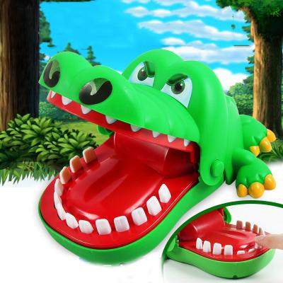 China Travel agency hot sell creative jokes tell the tooth alligator hand children's toys family games classic sharp mouth crocodile game for sale