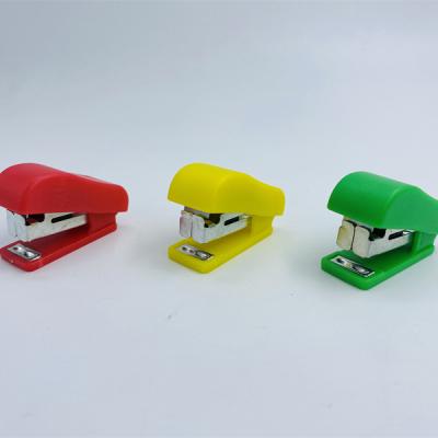 China Hot Sale Factory Supply 12 Office Staples Convenient Staple Pins 24/6 Manufacturer With Packaging Custom for sale