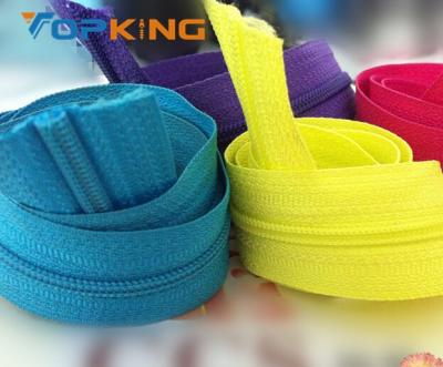 China Long Sustainable Nylon Coil Zipper Chain Roll #5 Factory Hot Sales for sale