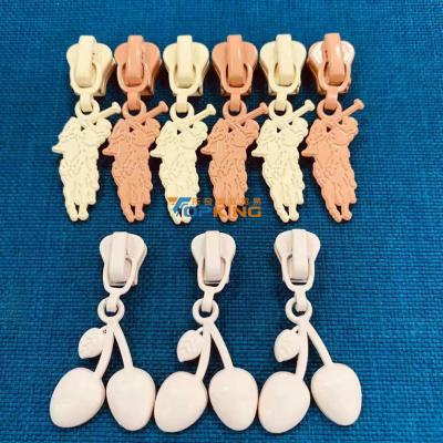 China Customized Logo Hardware Accessories Metal Zipper Puller Nickel Free for sale