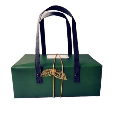 China Recycled Materials China Packaging Industry Custom Luxury Exquisite Leader Handle Mooncake Green Paper Packaging Box for sale