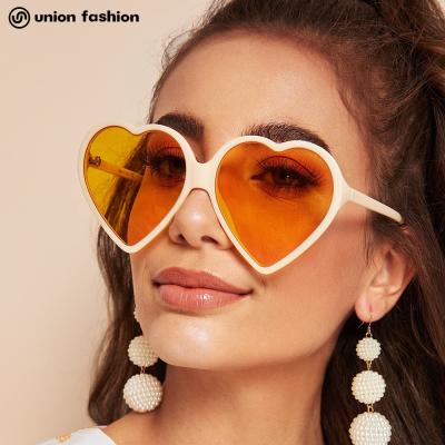 China Fashion sunglasses high quality cheap large frame oversized women new sell heart shaped sunglasses wholesale for sale