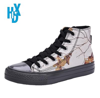 China Fashion Trend Autumn Leaves Print Walking Shoes High Tops Fashion Canvas Student Shoes Men High Top Casual Shoes Sneakers for sale