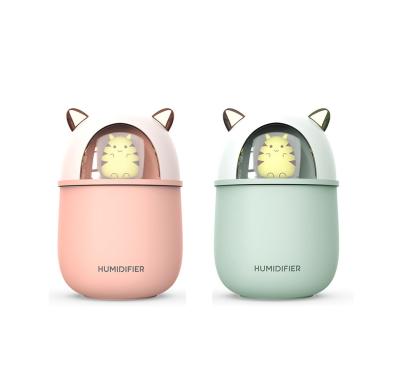 China Portable Cute Mini Car USB Car Vehicle Air Humidifier with LED Night Light for sale